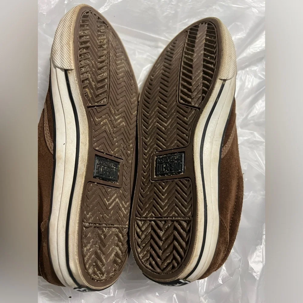 Converse men’s low tops Slip on shoes, size 9.5, brown